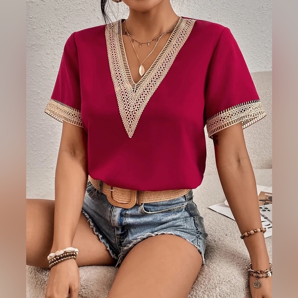 NEW🤩Contrast Guipure Lace Blouse | Sz M